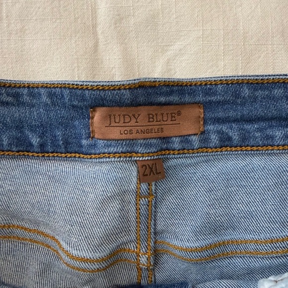 Judy Blue Medium Wash Raw Hem High Rise Denim Shorts Womens Size 2XL Stretch - Picture 2 of 11